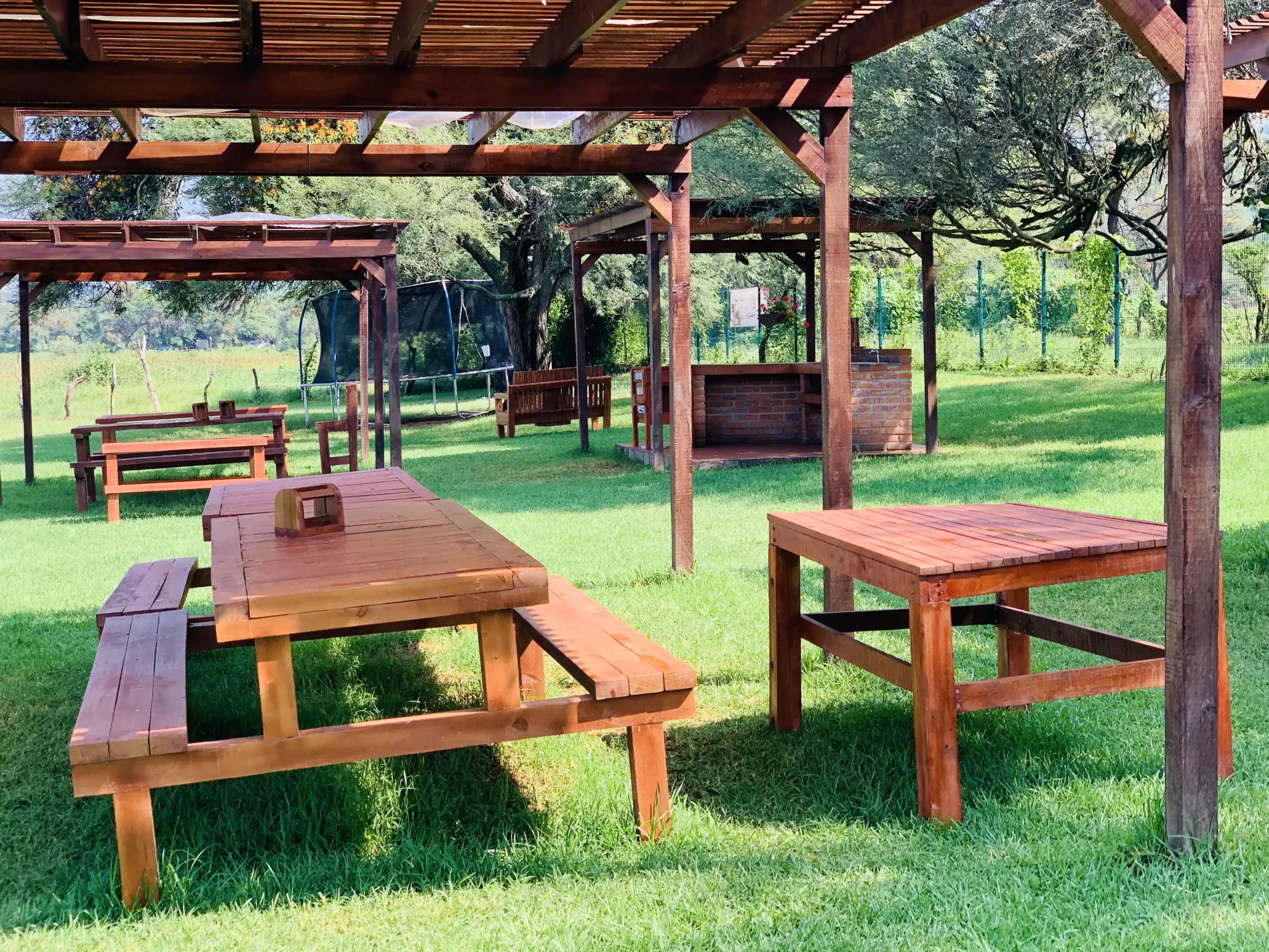Área de picnic bajo pérgola